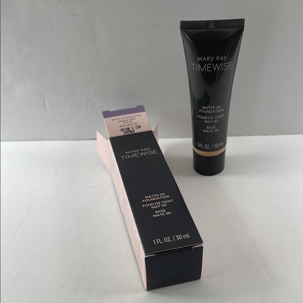 Mary Kay Timewise Matte 3D Foundation - Black and Cream